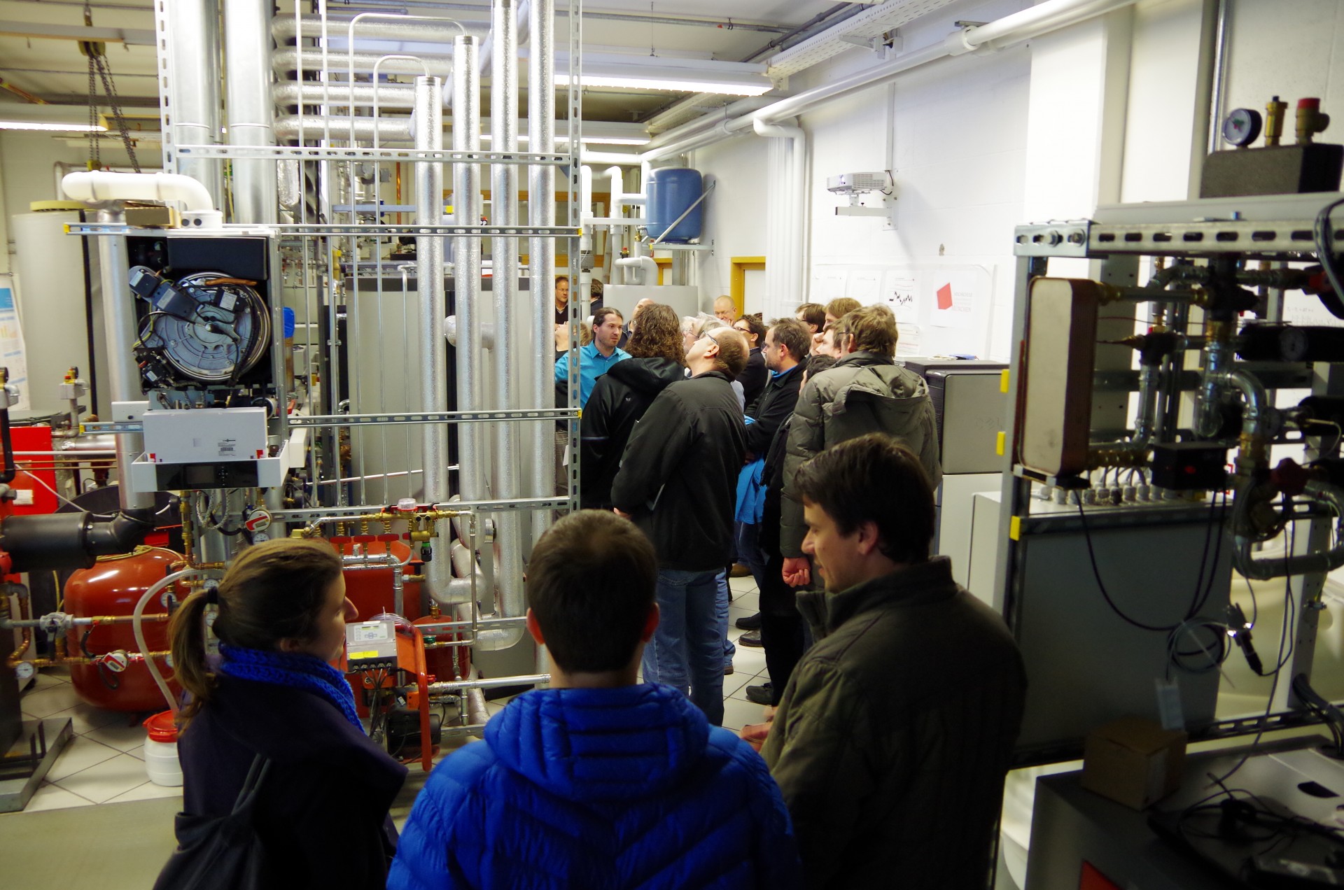 IDV-Veranstaltung Januar 2015 - Besichtigung des Versuchsstandes im heizungstechnischen Labor